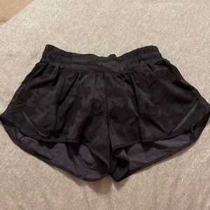 Lululemon Hotty hot shorts 2.5”